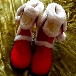 NWOT RED SOUTH POLE FLUFFY BOOTS. SIZE 10M.   AWESOME CONDITION. BY SOUTH POLE.